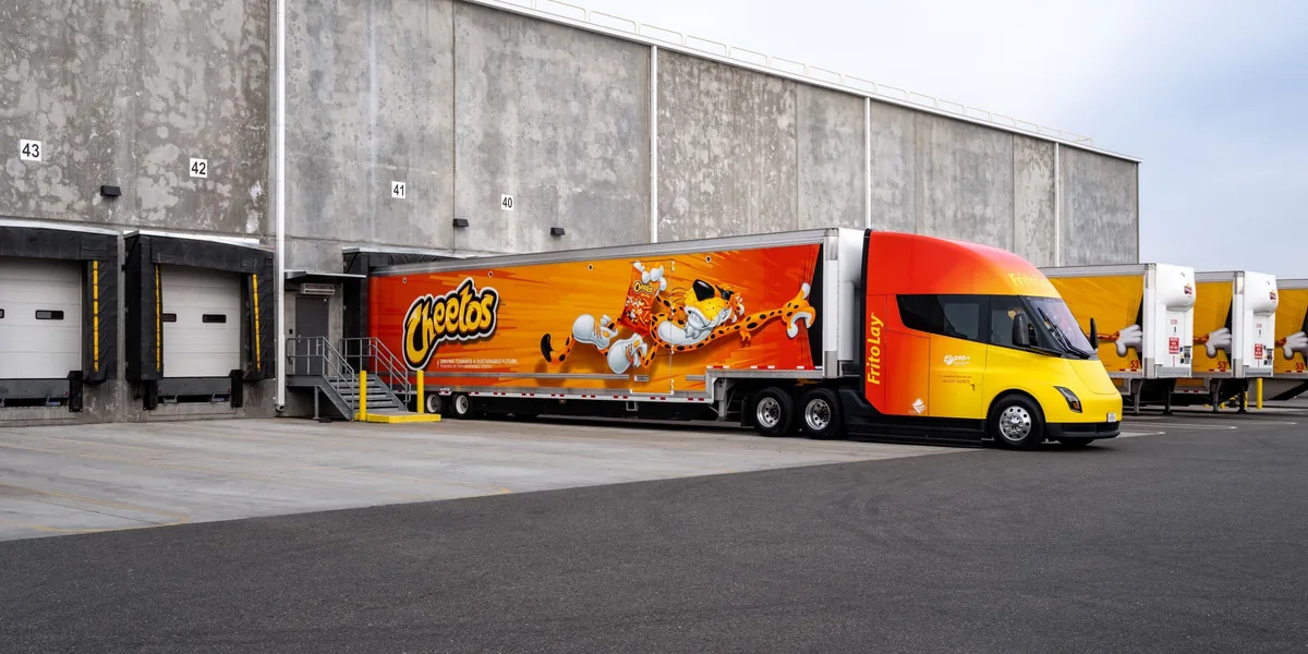 Tesla Semi (2022)